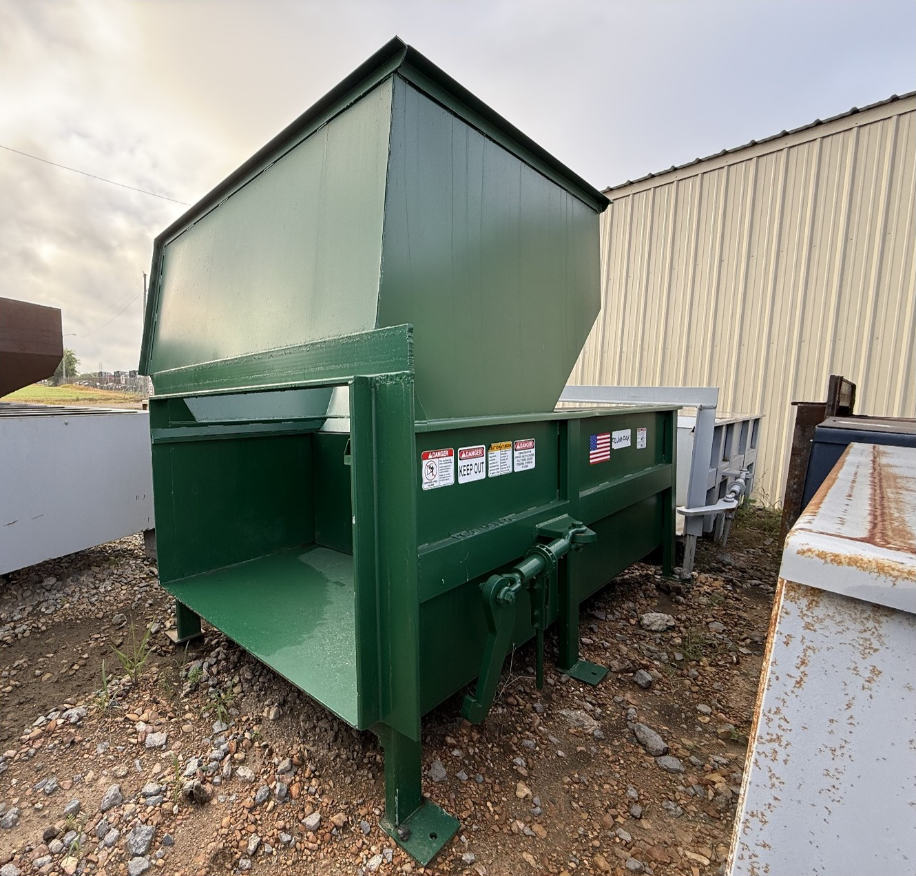 NEW 2YD Stationary Compactor